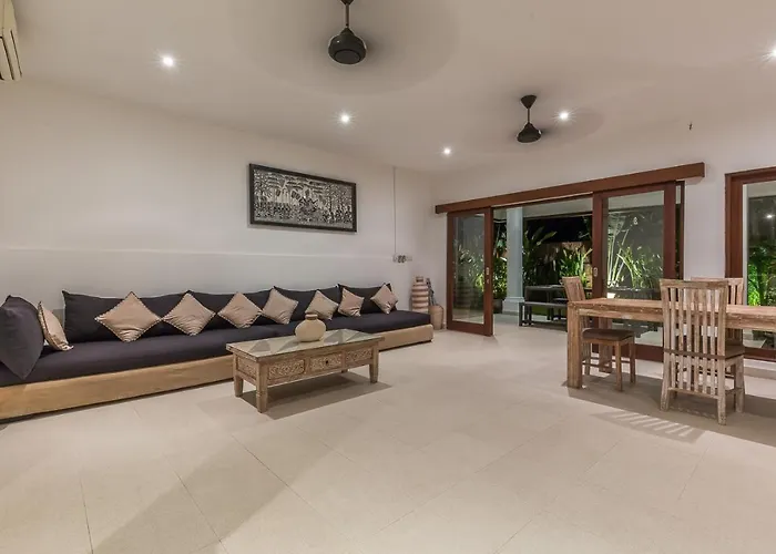 Bunga 2 Seminyak